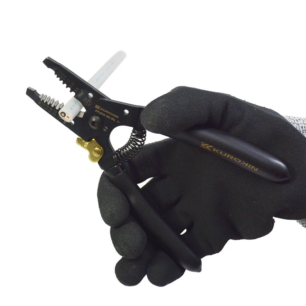 Cutting wire insulation with Fujiya PP323A-165bg – shown in real use